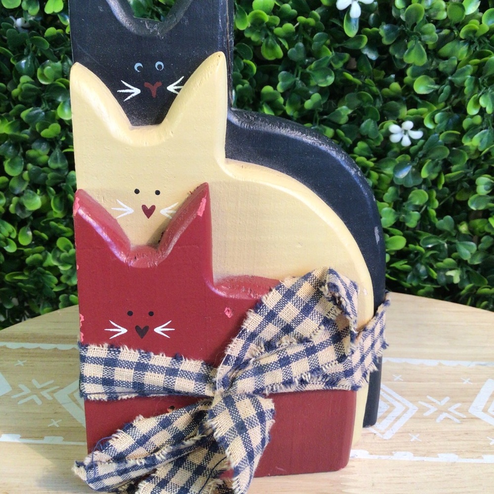 Americana Folk Art Kitty Cat Trio with Homespun Ribbon 6" Tall X 4" Wide